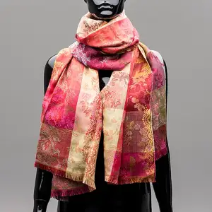 En kenzo sjal, inköpt ca 2008, näst intill aldrig använda, nypris ca 1600kr sköker nu 900kr