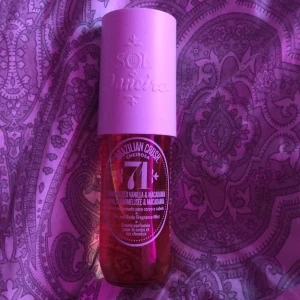 Sol de janeiro 71 - Luktar som karamell och kakor, men för söt för mig. Bara provtestat den 2-3 sprut🍪