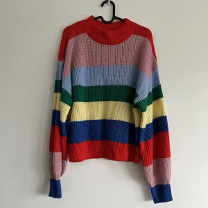 Stickad tröja - Stickad tröja från Monki storlek S. Säljer pga att jag aldrig använder den. Köpare står för frakt eller möta upp