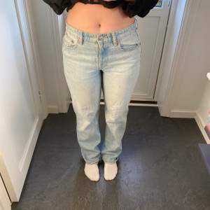 Lågmidjade jeans från zara i storlek 40