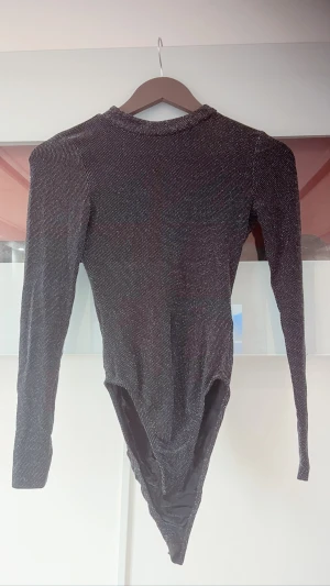 festlig tröga  - glittrig tröja passar bra till fester 