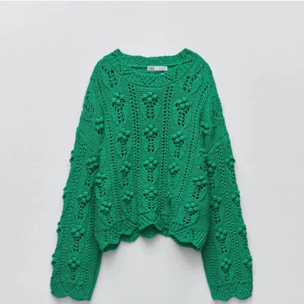 En grön stickad tröja, perfekt nu till hösten!💚. Stickat.