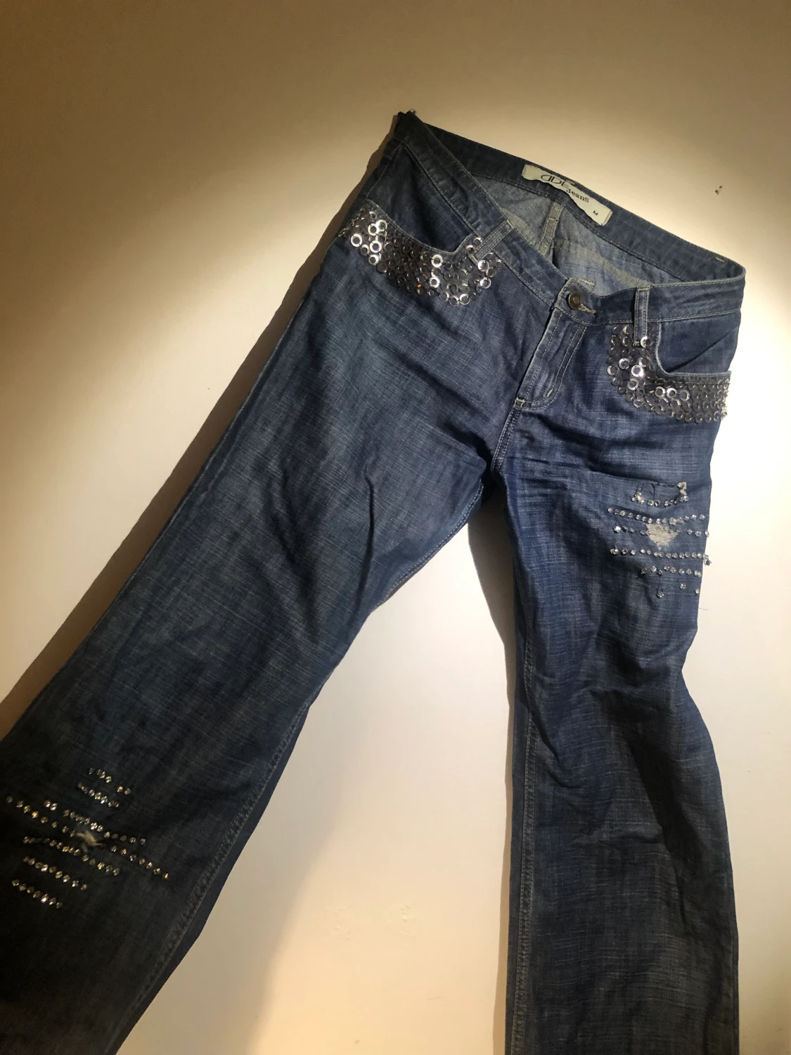 Lågmidjade jeans med paljettdetalj - 90