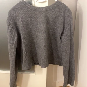 Zara tröja - En typ ribbad och jätte skön långärmad från zara!💓