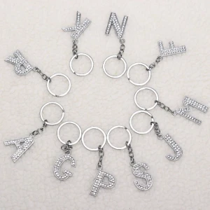 Stora Bokstaven Nyckelring med Strass - Mått 10.5*3.50cm