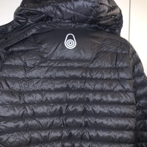 Sail racing jacka - Vår/höst jacka med avtagbar luva. Använd men i bra skick