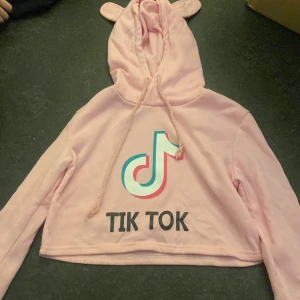 TikTok tröja  - En rosa TikTok 