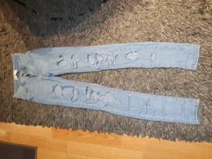 Jeans - Håliga jeans skinny Mollymodell