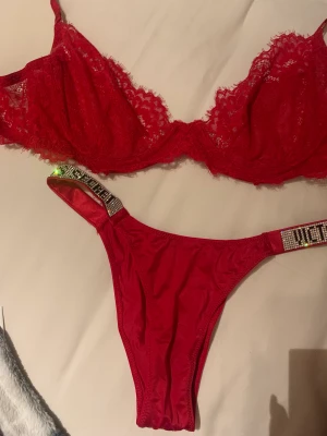 victoria secret trosor - dom glittriga trendiga trosorna, oanvända såklart!! 