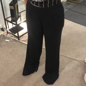 Svarta Anna Field byxor - Helt nya, beställt från Zalando. Prislappar är kvar