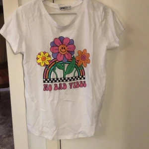 Glad tshirt - Tröja från New Yorker aldrig använd-nytt skick. ord pris 59kr