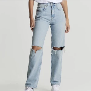 90’s jeans - 90’s jeans från GinaTricot, storlek 32 men passar mig som har 34. Knappt använda 150kr+frakt