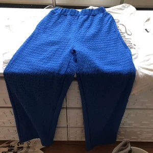 Blåa mjukisbyxor  - Mjukisbyxor från shein! Använda typ en gång! Skriv privat för bilder på! 