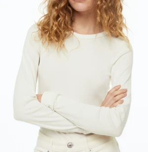 Ribbad topp i modalmix HM - Säljer denna topp i modalmix från H&M som alltid är slutsåld då jag hade behövt en mindre storlek. I jättefint skick! 💕 Skriv för egna bilder