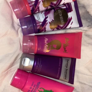 Body lotion & body wash - Fyra body lotions och en body wash. En Justin Bieber the key kroppstvätt & en Justin Bieber the key lotion 50ml (rare). En Ralph lauren big pony 2  lotion 50ml. En nicki minaj pink friday lotion 50ml. En Bruno banani magic Woman lotion. nypris 923kr