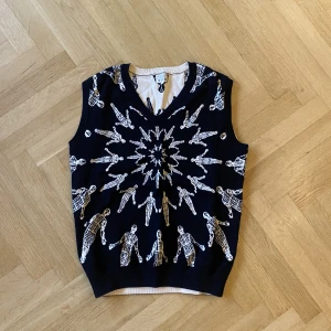 Unborn Society Vest L - Reversible Vest by Unborn Society, only worn a few times.