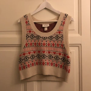 Väst - Jätte fin väst köpt här på plik. Använd en gång! ❤️