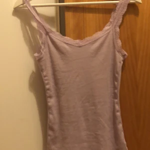  Inne  - Hej! säljer denna linnet som är jätte fint men är lite för stort för mig det är i bra skick.