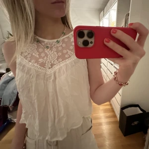 Linne i spets - Söt topp i spets, perfekt till vår och sommar❤️