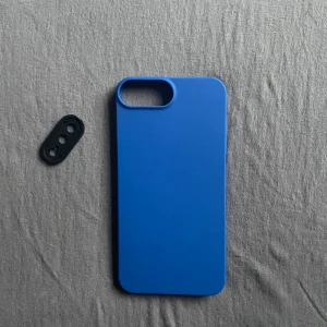 Blått mobilskal, iPhone 7/8 p  - Här är ett blått mobilskal som passar iPhone 7 p och 8 p.💙 Väldigt fin stark blå färg.  Aldrig använd då jag köpte fel storlek och därför har inte mobilskalet en skråma😇 Köparen står för frakten💙