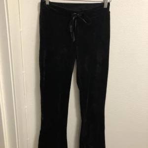 Mjuka sammetsbyxor - Otroligt sköna. I strl S