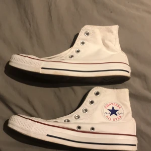 Converse - Vita converse som saknar snöre, aldrig använda 