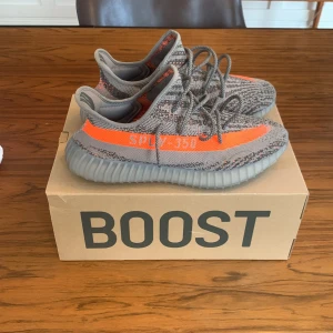 Yeezy boost 350 - Säljer mina yeezy 350 beluga, köpta på pardon my kicks. Köpte dom för 3800kr och jag har kvitto, obs inga byten