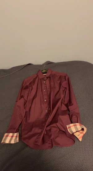 Burberry Skjorta - Burberry skjorta storlek S, pris går att diskutera! Nypris 4000