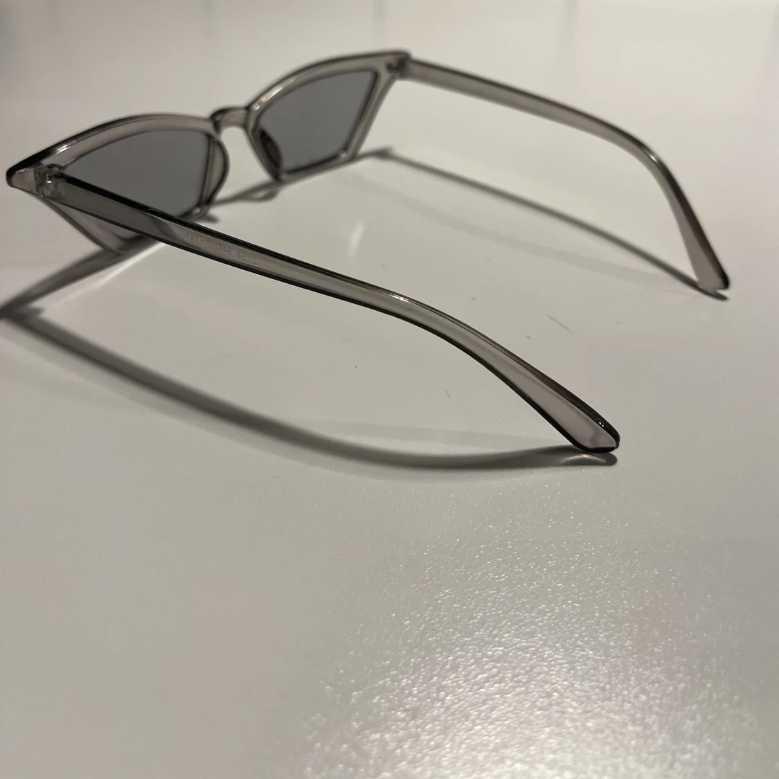 Gråa Solglasögon  - 90