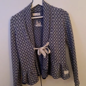 Odd Molly kofta  - Säljer denna Odd Molly koftan, storlek 0, som en xxs/xs🤍150 kr+ frakt