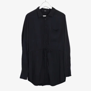 Lång skjorta BIKBOK stl 40 - Svart skjorta från Bik Bok, storlek 40