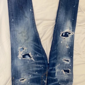 dsquared jeans  - Allt är äkta sjävklart. Alla är storlek 46 (Dsquared)  Skicka meddelande om pris  1000 kr för den första bilden, 950 för den andra och 600 för dom svarta 