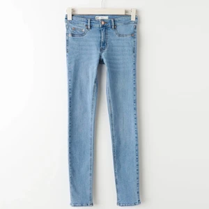 Molly jeans  - Fina jeans. Fint skick  Kan skicka fler bilder om så önskas det 