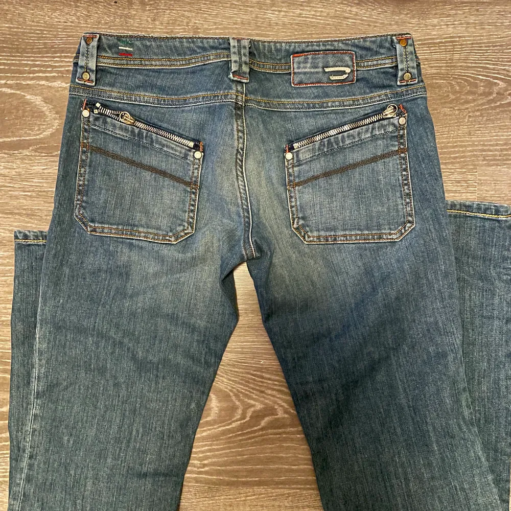 Super fina lågmidjade bootcut jeans i storlek 36-38 lite för långa för mig passar för 168+💓 bra skick💓. Jeans & Byxor.