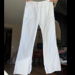 Linnebyxor  - Linnebyxor som jag tror är från amazon:) köpta här på plick:) passar någon sån är 34 elr 32❤️