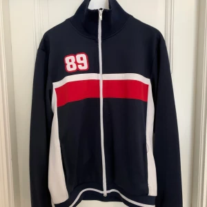 Zip up jacka tunn - Zip up i fint skick  Storlek L