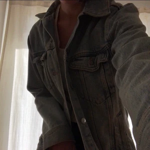 Jeansjacka - Oversized jacka från H&M,, skriv för fler bilder💙