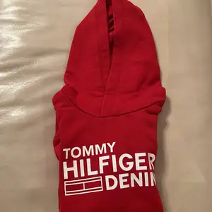 Tommy Hilfiger hoodie för barn. Använd