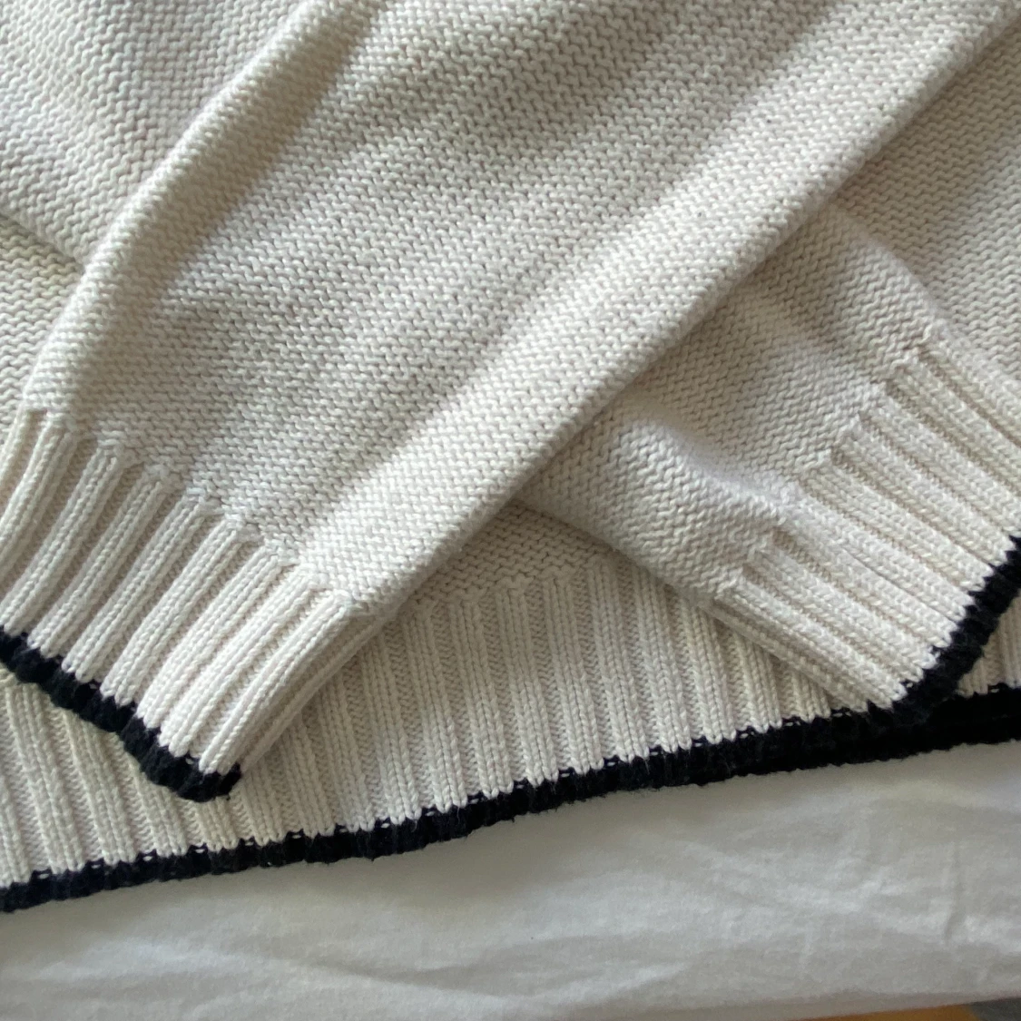 Stickad guess tröja  - 90