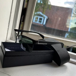 Prada solglasögon - Helt nya! Oanvända 