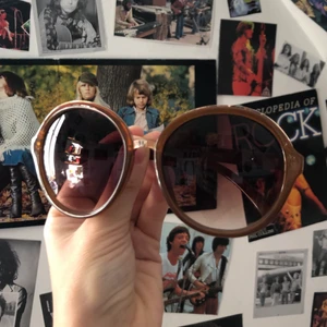 Solglasögon  - Helt i nyskick aldrig använda!