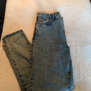Ljusblåa jeans från Gina använda typ 2 gånger, säljes pga att dom är för stora. Nypris 500kr tar endast Swish 