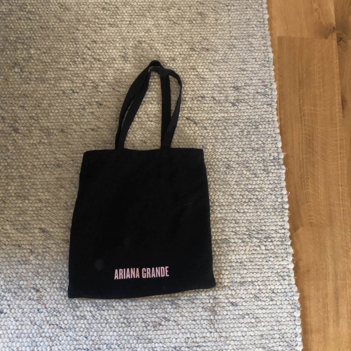 Ariana grande väska  - 90