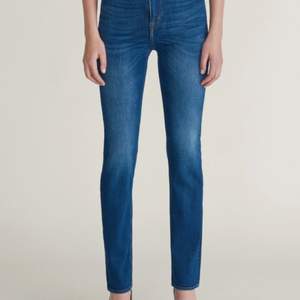 Tiger of Sweden jeans, modell ”Amy” i storlek 25.   Så fina!! 