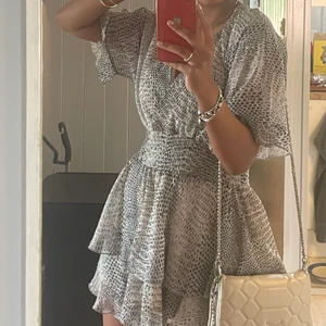 Zara klänning  - Säljer min superfina zara klänning 