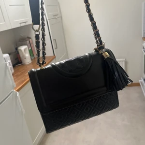 Tory burch  - Helt ny väska vid snabb affär kan pris diskuteras 