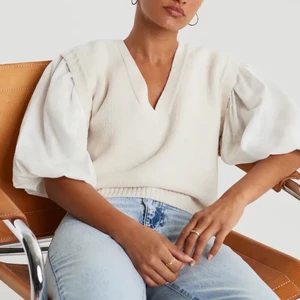 Stickad väst från Gina  - En stickad beige väst ifrån Gina Tricot i strl M, fint skick, köpt för 360 säljer för 150