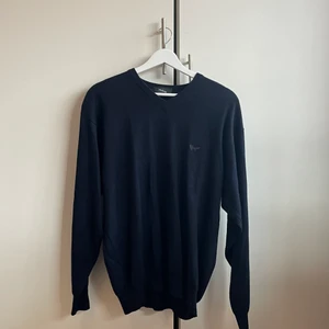 Stickad tröja - Superfin vintage stickad tröja. Den är i ull så den är väldigt varm! 