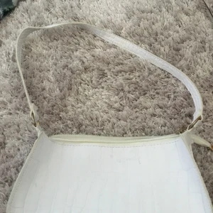  Shein - En vit vanlig väska från shein 