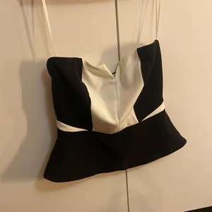 Tröja  - Använd 2 gånger  Tröja utan armar Sitter bra 